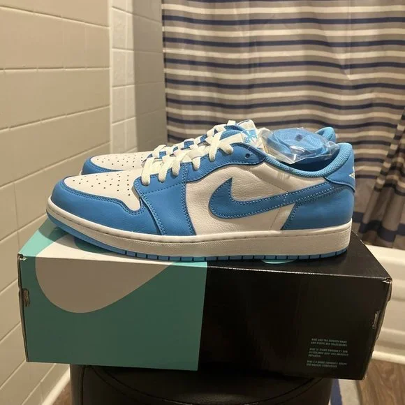 Nike SB Air Jordan 1 Low QS - Powder Blue - Picture 6 of 6